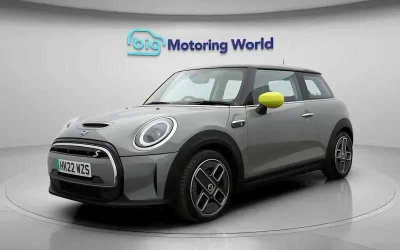 Used Mini Cooper Level 1 135 kW (184 HP) 2023 Hatchback