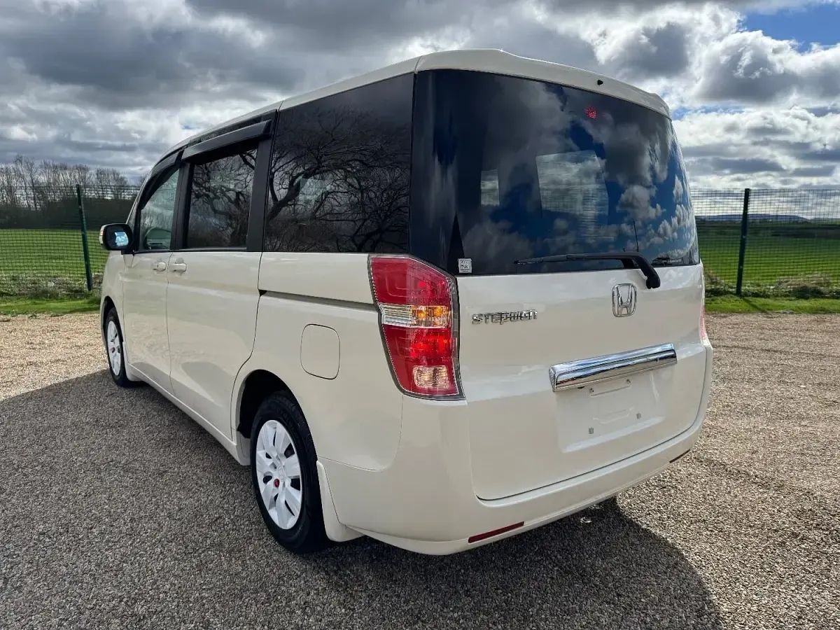 Used Honda Stepwgn 2010 White MPV