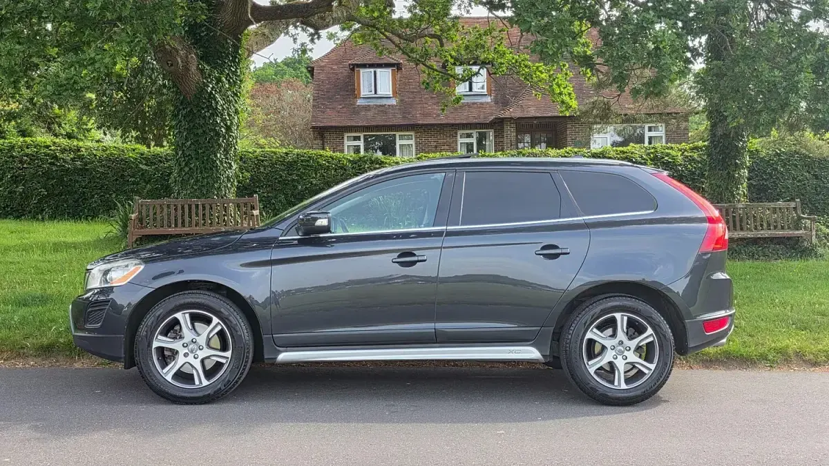 Usado Volvo XC60 SE Lux 205 CV (150 kW) 2010 Gris SUV