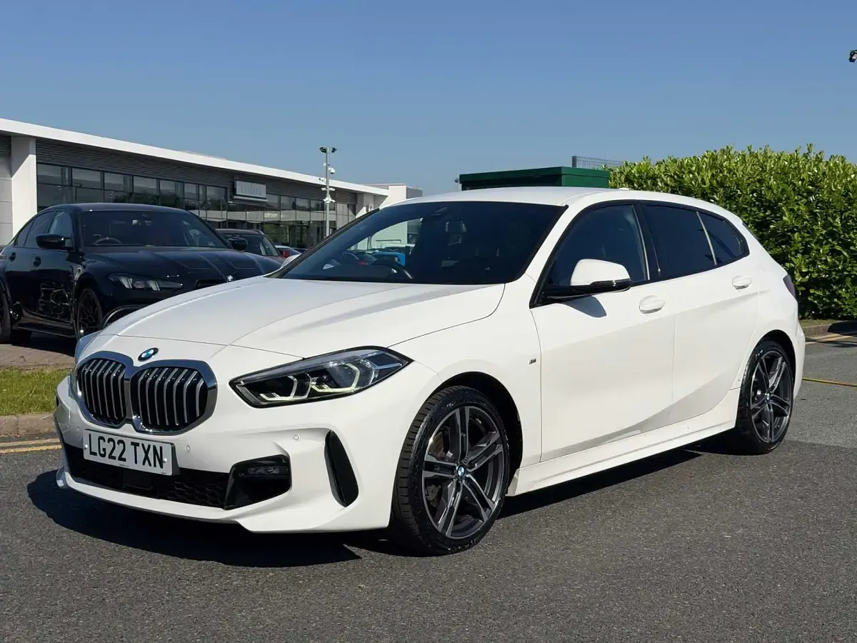 Used BMW 118 M Sport 134 HP (98 kW) 2022 White Hatchback