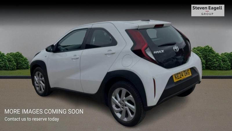 Used Toyota Aygo X PURE 72 HP (52 kW) 2024 White SUV