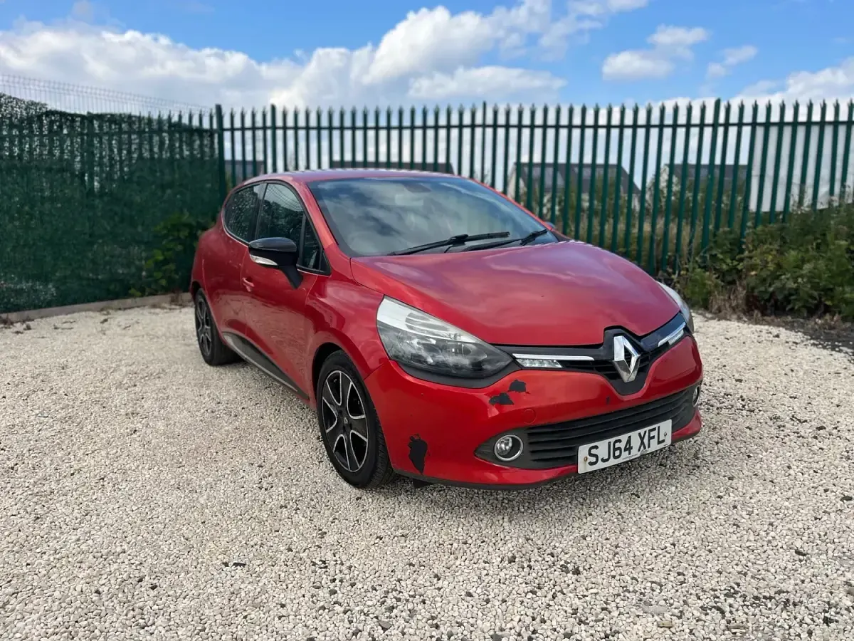 Used Renault Clio Dynamique 75 HP (55 kW) 2014 Red Hatchback
