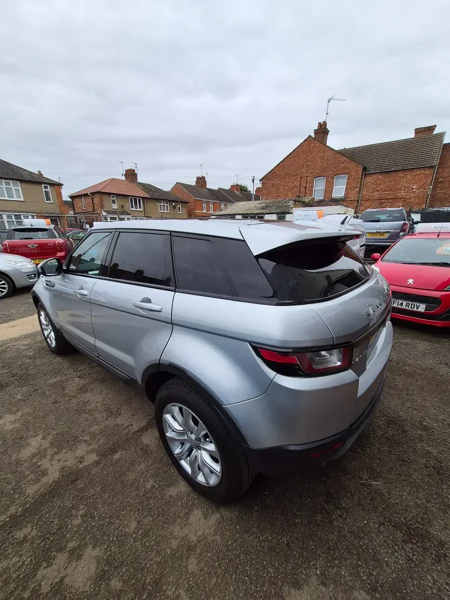 Used Land Rover Range Rover evoque SE 150 HP (110 kW) 2017 Silver Estate