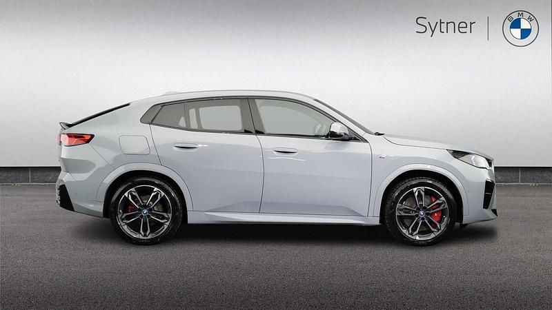 Usado BMW iX2 M Sport 227 kW (309 HP) 2024 Cinzento SUV