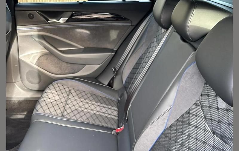 Used VW Passat R-line 272 HP (200 kW) 2025 Black Estate