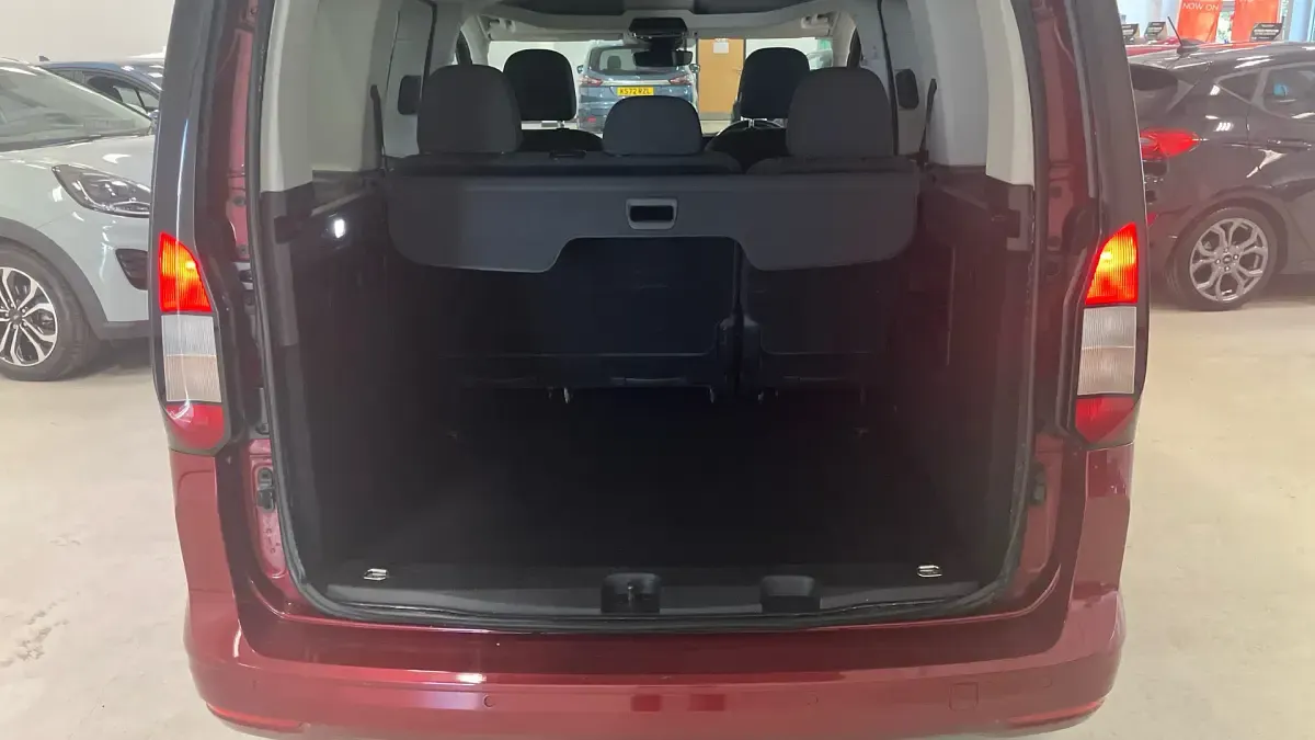 Used Ford Tourneo Connect Titanium 122 HP (89 kW) 2023 Red MPV