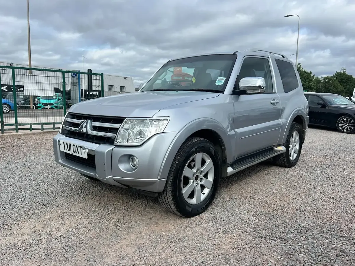 Used Mitsubishi Shogun Warrior 197 HP (144 kW) 2011 Silver SUV