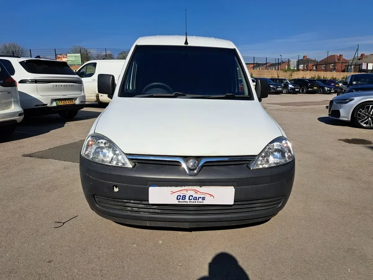 Usado Vauxhall Combo 75 CV (55 kW) 2011 Blanco Monovolumen