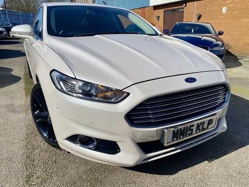 Used Ford Mondeo Titanium 180 HP (132 kW) 2015 White Hatchback