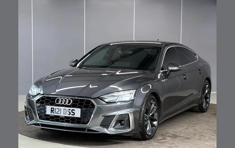 Usado Audi A5 Sportback S-Line 161 HP (118 kW) 2023 Cinzento Citadino