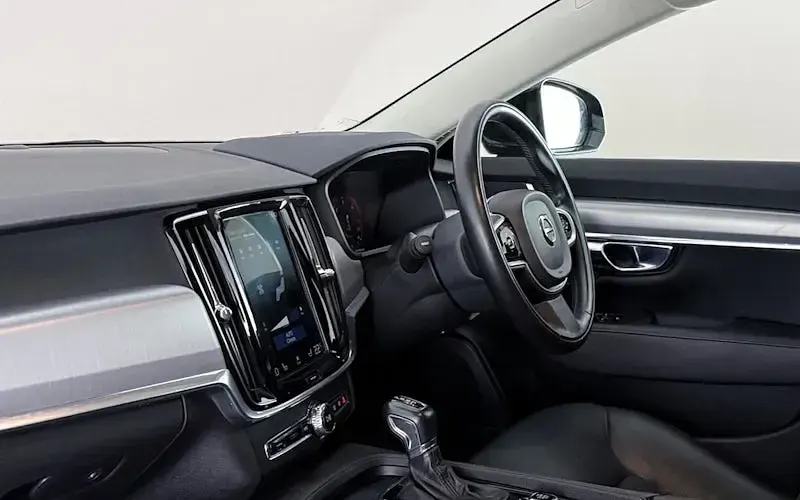 Used Volvo S90 Momentum 190 HP (139 kW) 2018 Black Sedan