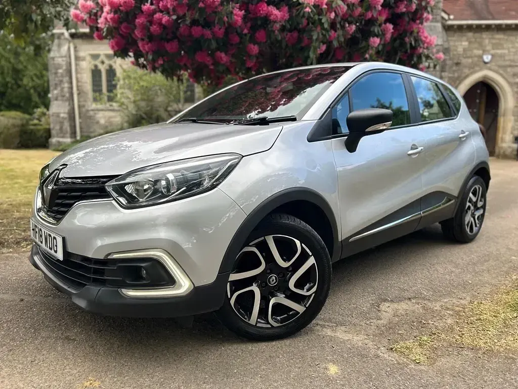 Used Renault Captur Dynamique 90 HP (66 kW) 2018 Silver SUV