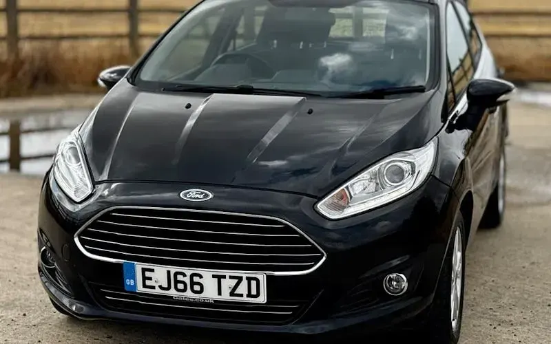Used Ford Fiesta Zetec 101 HP (74 kW) 2016 Black Hatchback