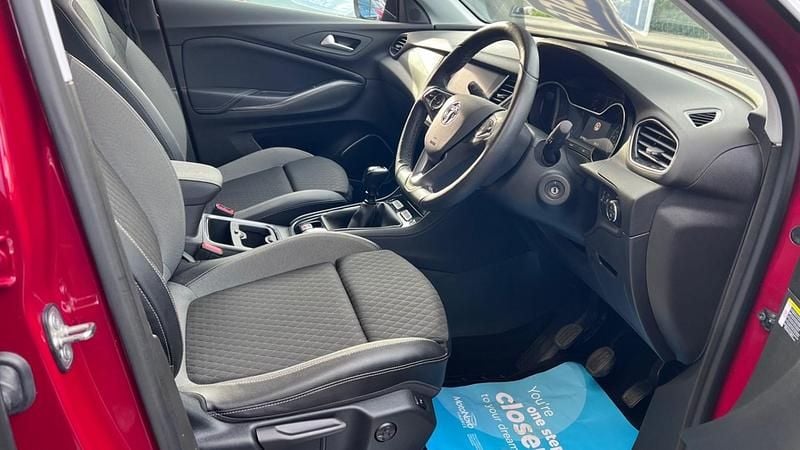Used Vauxhall Grandland X SRi 130 HP (95 kW) 2021 Red SUV