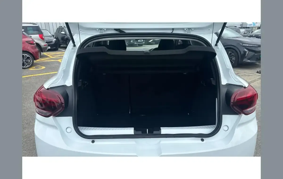 Used Dacia Sandero Essentiel 67 HP (49 kW) 2022 White Hatchback
