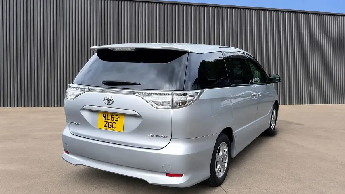 Used Toyota Estima 170 HP (125 kW) 2013 Silver MPV