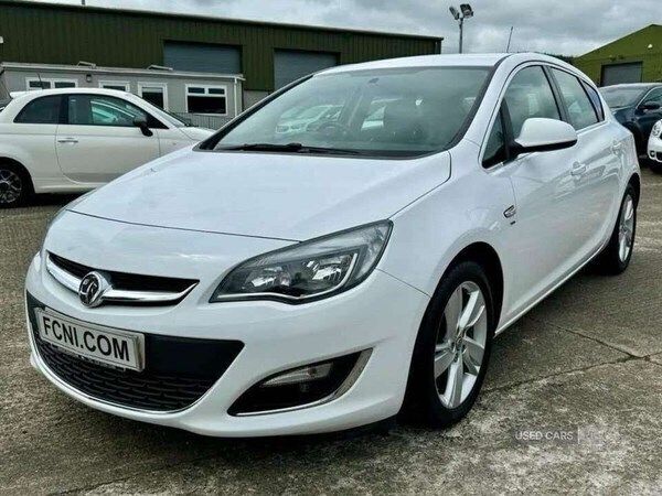 White Used 2013 Vauxhall Astra SRi Hatchback | £1,995 (Good price) - Image 1/4