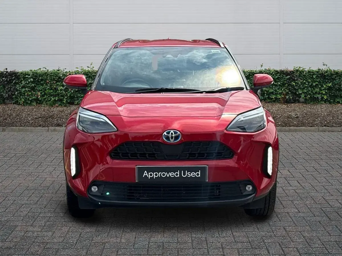 Used Toyota Yaris Hybrid Design 2022 Red Estate
