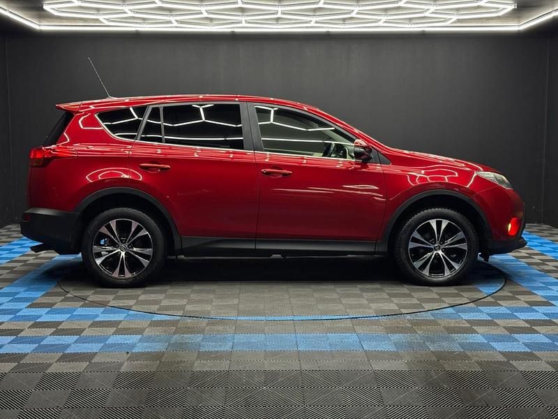 Used Toyota RAV4 124 HP (91 kW) 2015 Red SUV