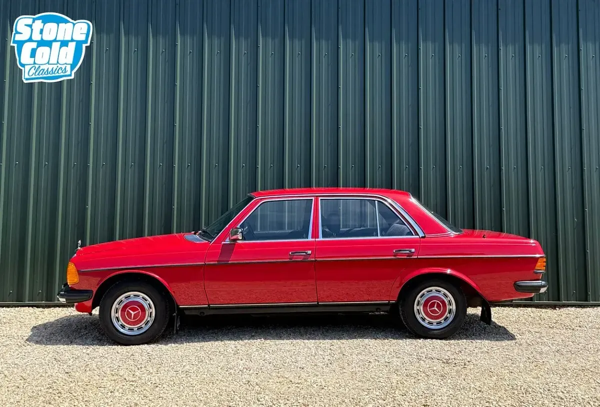 Used Mercedes 200 1981 Red Sedan