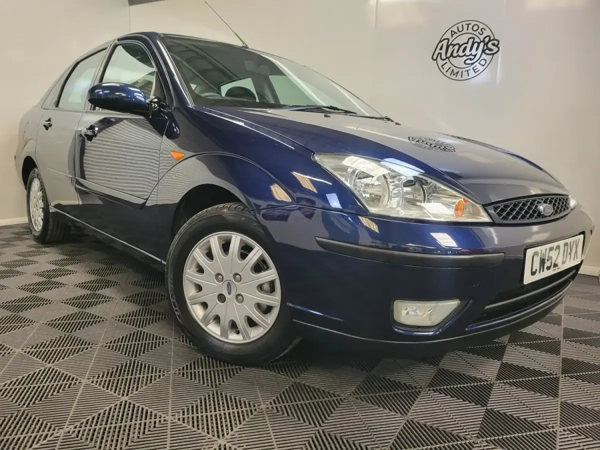 Begagnad Ford Focus Ghia 2003 Blå Sedan