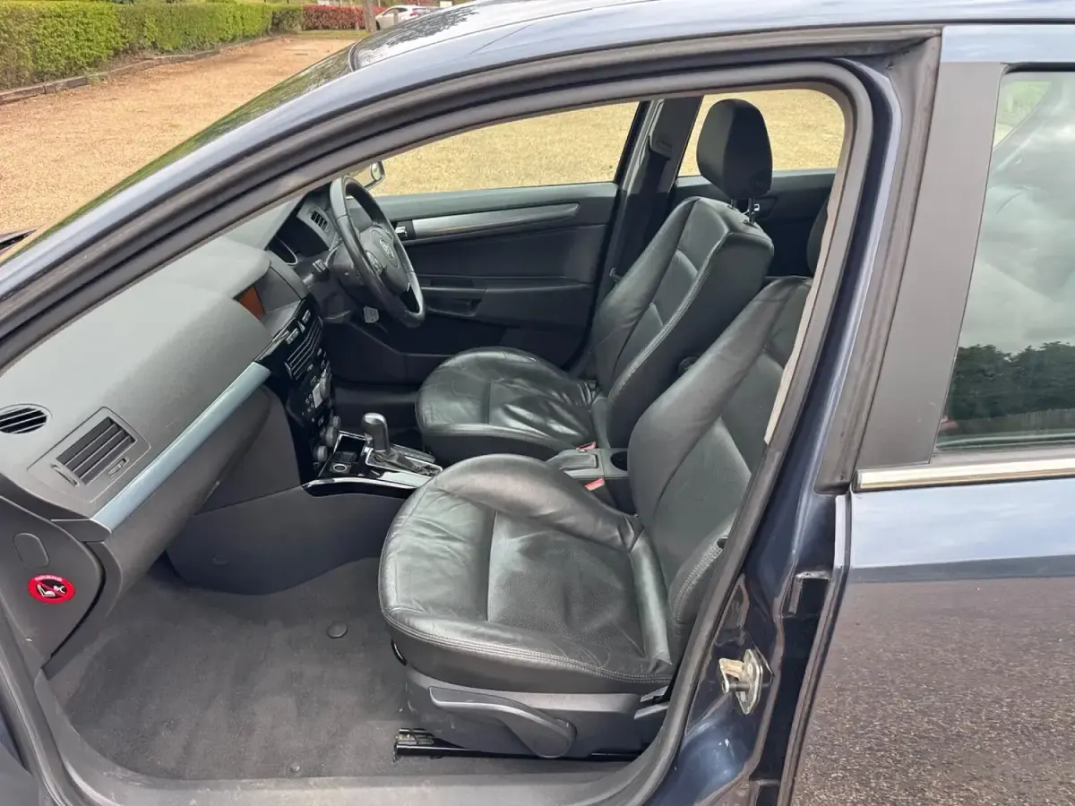 Used Vauxhall Astra Elite 138 HP (101 kW) 2008 Blue Hatchback