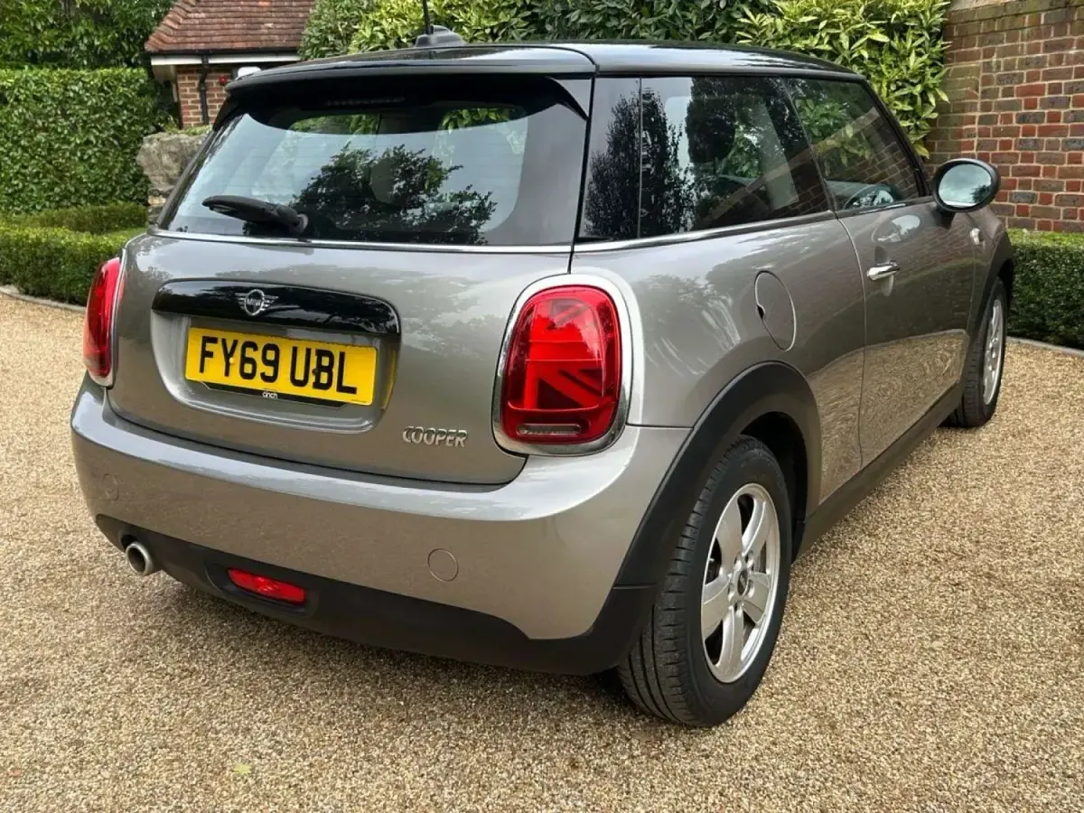 Usado Mini Cooper Classic 2019 Prateado Citadino