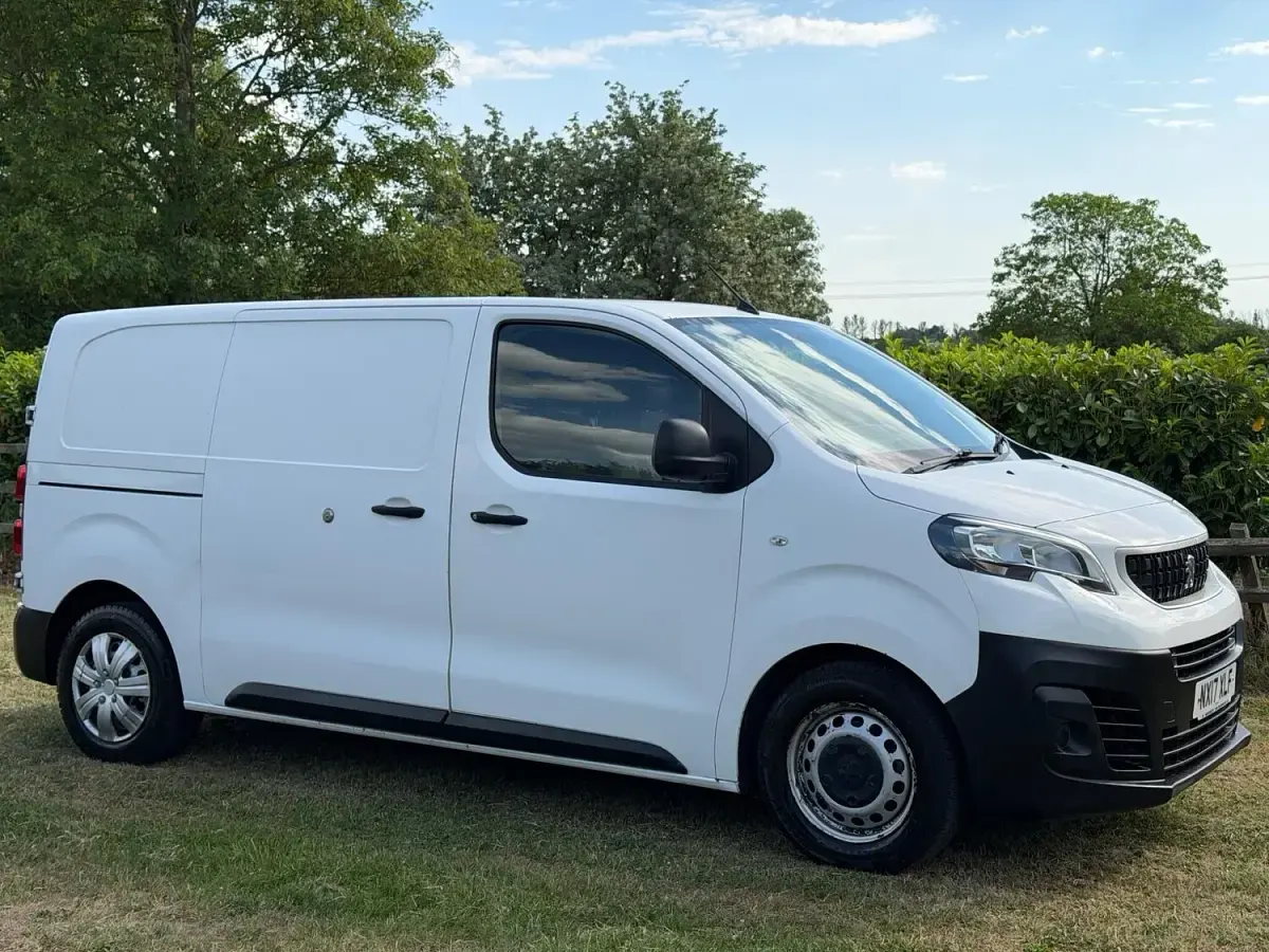 Used Peugeot Expert S 95 HP (69 kW) 2017 White Van