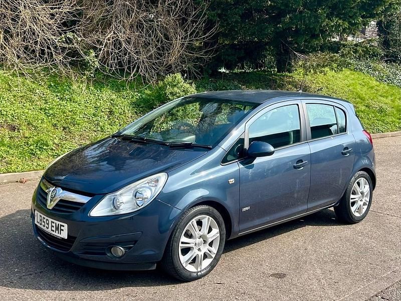 Used Vauxhall Corsa Design Edition 89 HP (65 kW) 2009 Blue Hatchback