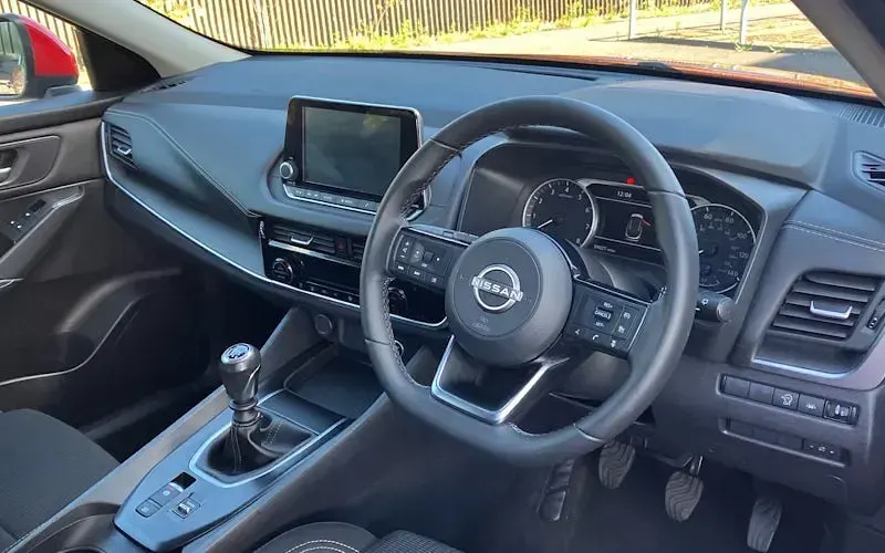 Used Nissan Qashqai Acenta Premium 140 HP (102 kW) 2022 Red SUV