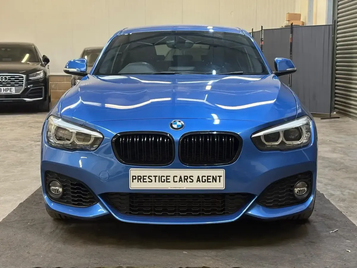 Begagnad BMW 118 Efficient Dynamics 2019 Blå Halvkombi