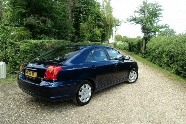 Used Toyota Avensis 127 HP (93 kW) 2005 Sedan