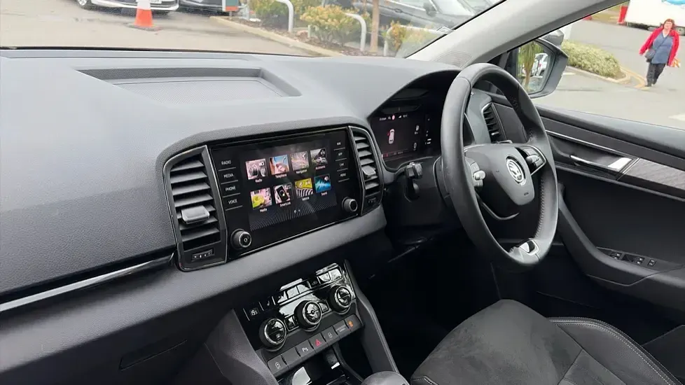 Używany Skoda Karoq SE L 150 KM (110 kW) 2024 Czarny SUV