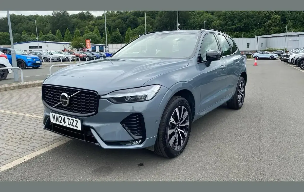 Used Volvo XC60 Plus 250 HP (183 kW) 2024 Grey SUV