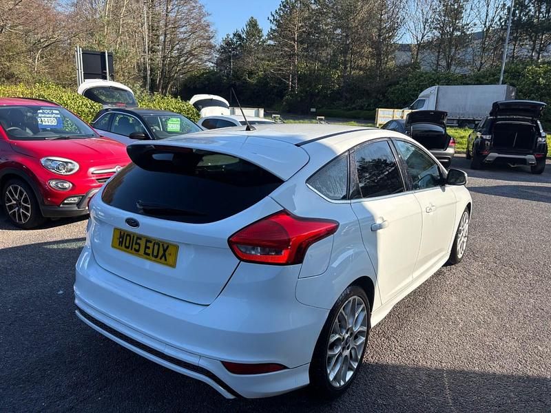 Used Ford Focus Zetec 125 HP (91 kW) 2015 White Hatchback
