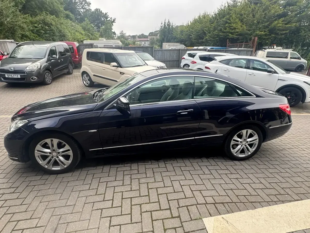 Used Mercedes E250 SE 2010 Blue Coupe