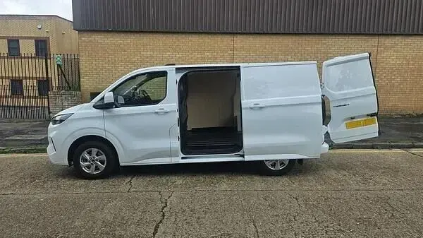 New Ford Transit Custom Limited 136 HP (100 kW) 2026 White Van