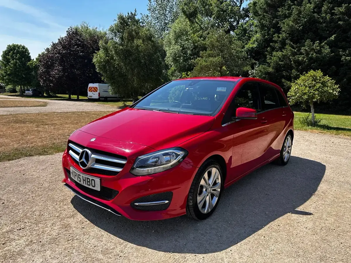 Used Mercedes B180 2015 Red Hatchback