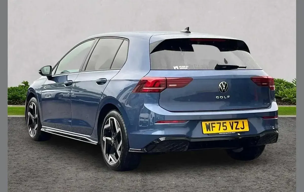 Used VW Golf VIII R-line 150 HP (110 kW) 2025 Blue Hatchback