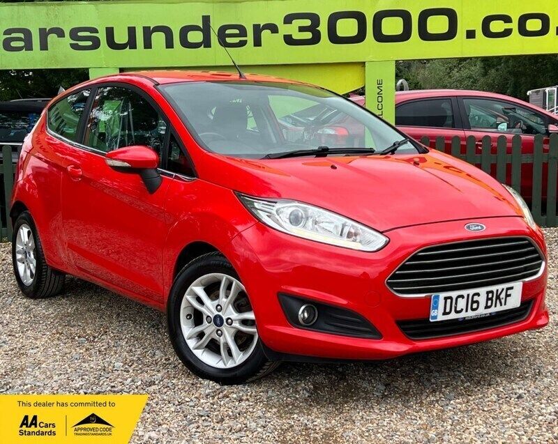 Red Used 2016 Ford Fiesta Zetec Hatchback | £6,175 (Fair price) - Image 1/4