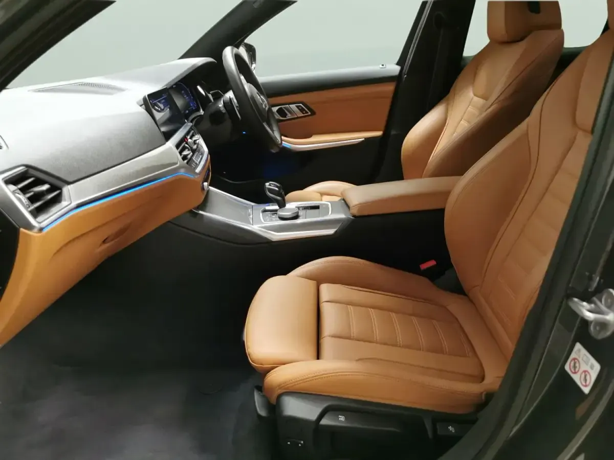 Begagnad BMW 330e M Sport 2020 Grå Sedan