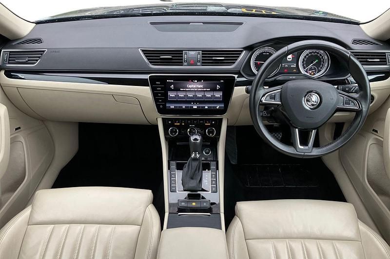 Used Skoda Superb 190 HP (139 kW) 2017 Blue Estate