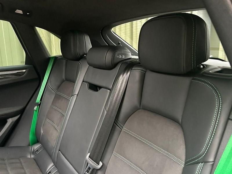 Used Porsche Macan 440 HP (323 kW) 2023 Green SUV