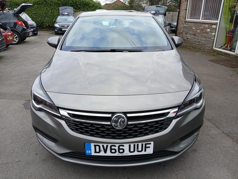 Used Vauxhall Astra Design Edition 125 HP (91 kW) 2016 Grey Hatchback