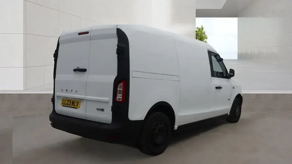 Used LEVC VN5 City 42 HP (30 kW) 2023 White MPV