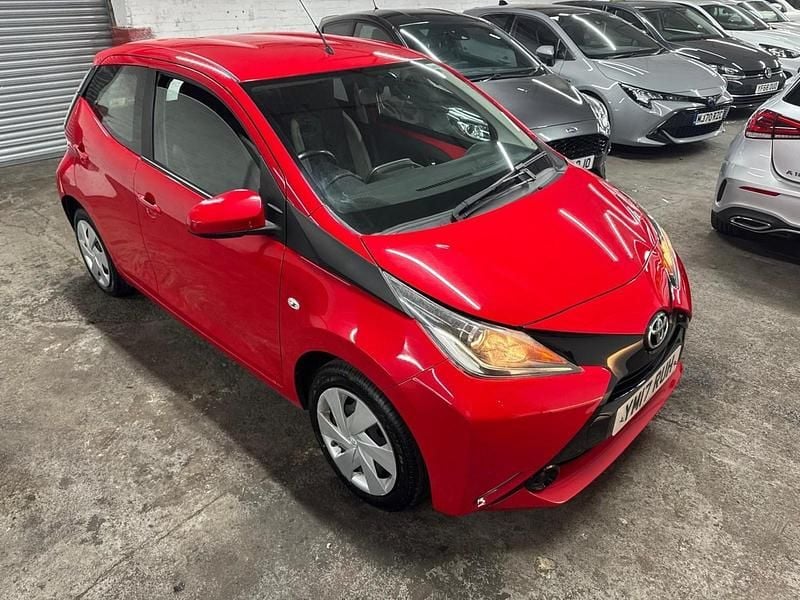 Begagnad Toyota Aygo X-play 69 HK (50 kW) 2017 Röd Halvkombi