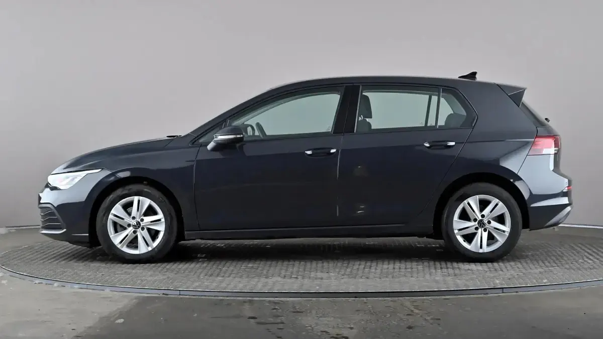 Gebraucht VW Golf VIII Life 130 PS (95 kW) 2023 Grau Kleinwagen