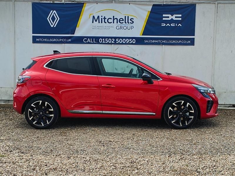 Used Renault Clio V Techno 143 HP (105 kW) 2024 Flame red  Hatchback