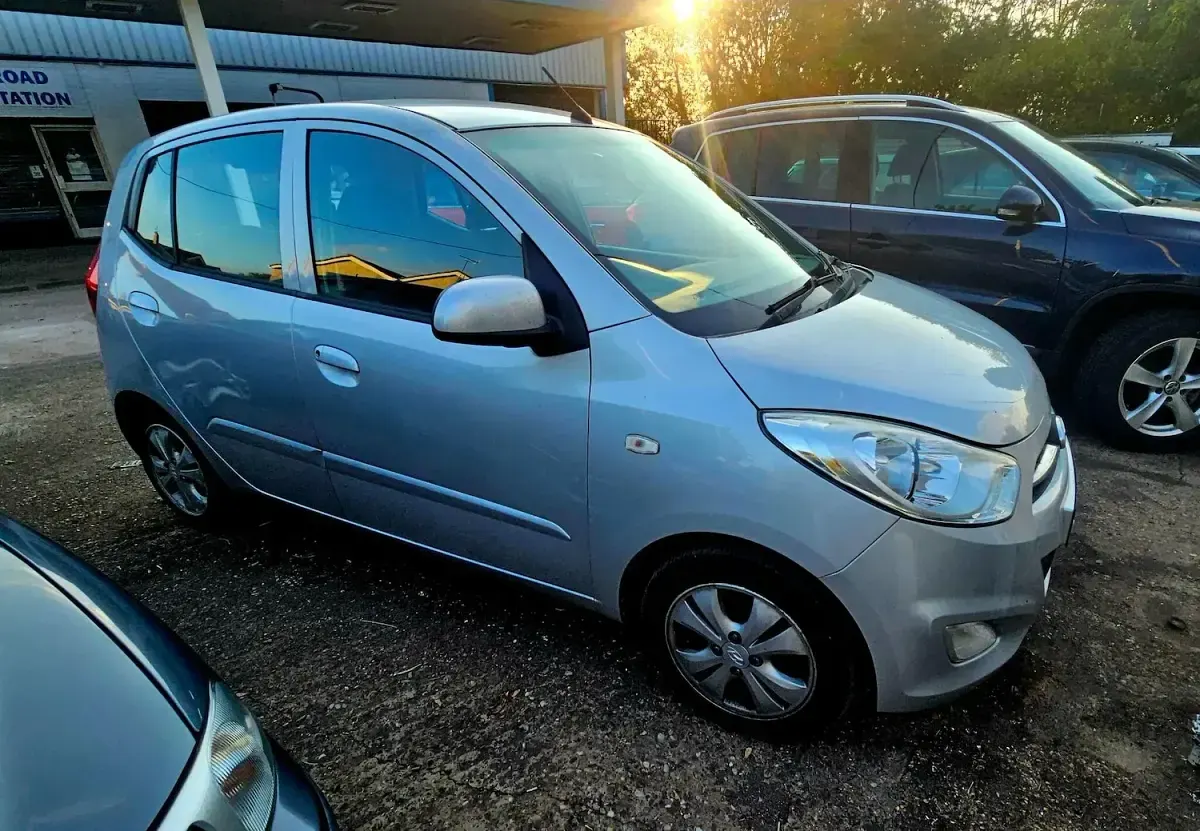 Used Hyundai i10 Active 85 HP (62 kW) 2014 Silver Hatchback