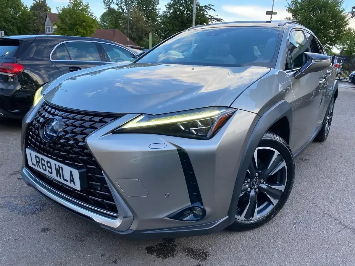 Used Lexus UX 184 HP (135 kW) 2019 Silver SUV